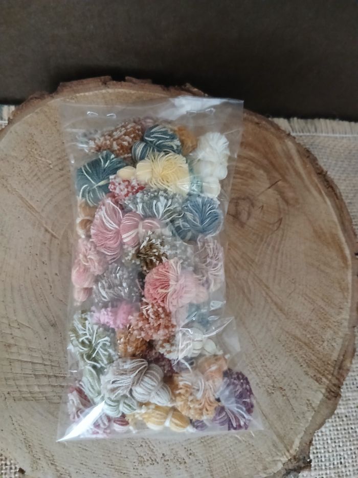 Lot de 42 pompons glands multicolore - photo numéro 5