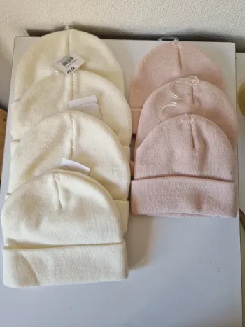 Bonnet blanc et rose