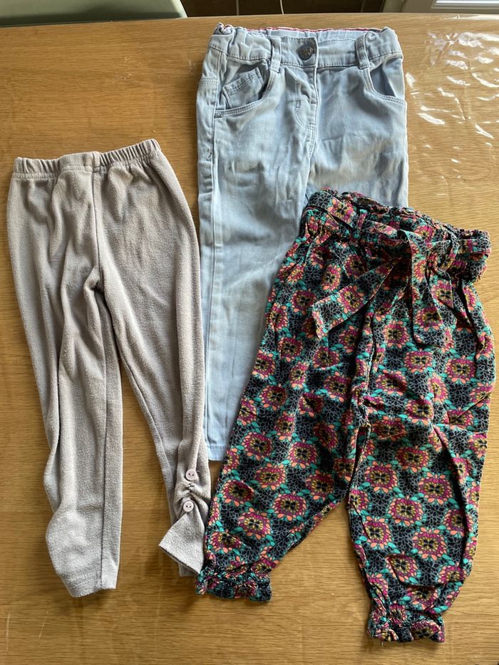 3 pantalons fille 2 ans - photo numéro 1