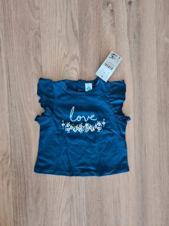 Tee-shirt 6 mois neuf avec etiquette