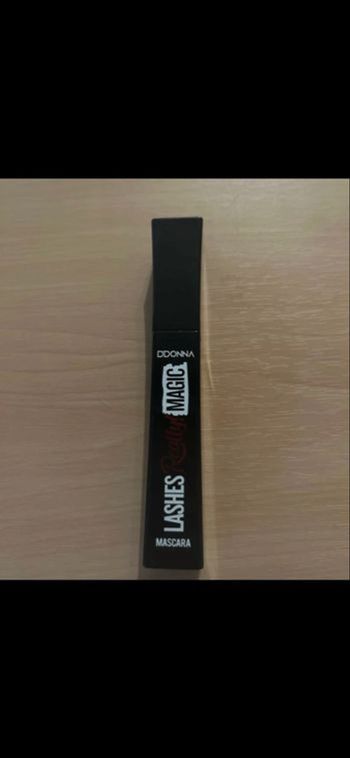 1 mascara noir Waterproof neuf 
