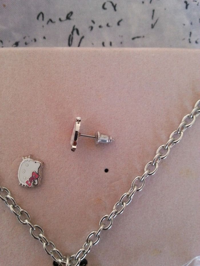 Ensemble chaîne pendentif et puces fille - photo numéro 3