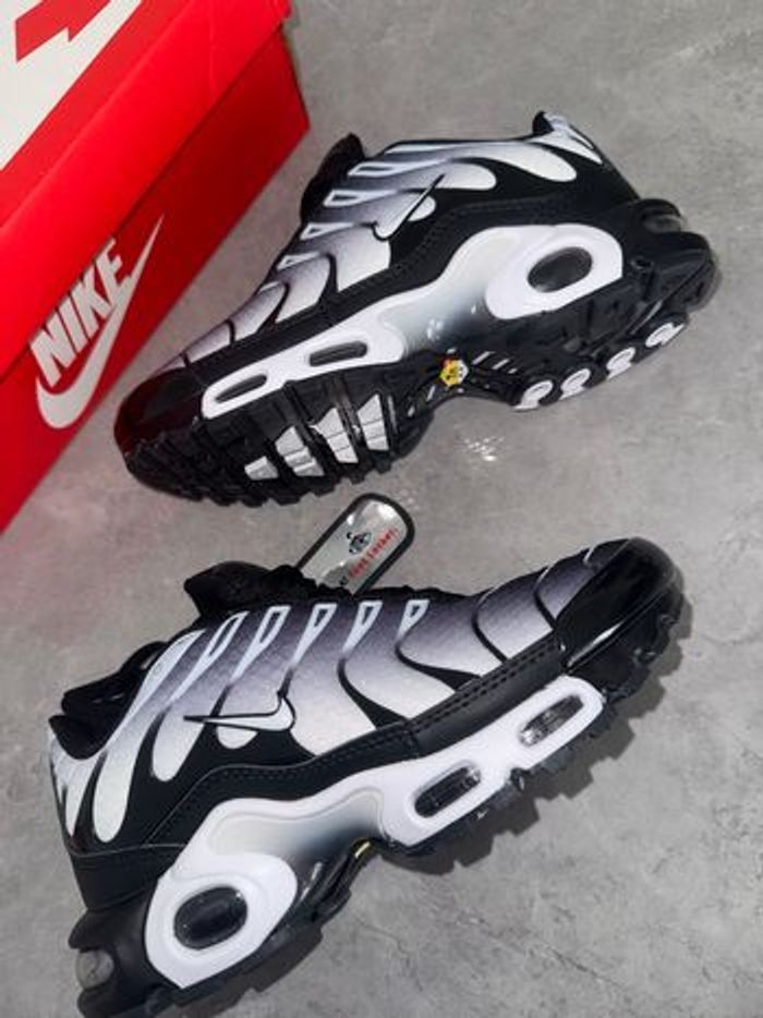 Nike tn noir gris blanc 34 - photo numéro 6