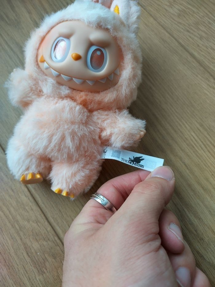 Popmart - Labubu big into energy - "Happiness" - photo numéro 4