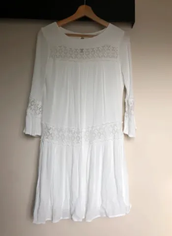 Robe Only 34 - gaze de coton blanc, dentelles, fond de robe