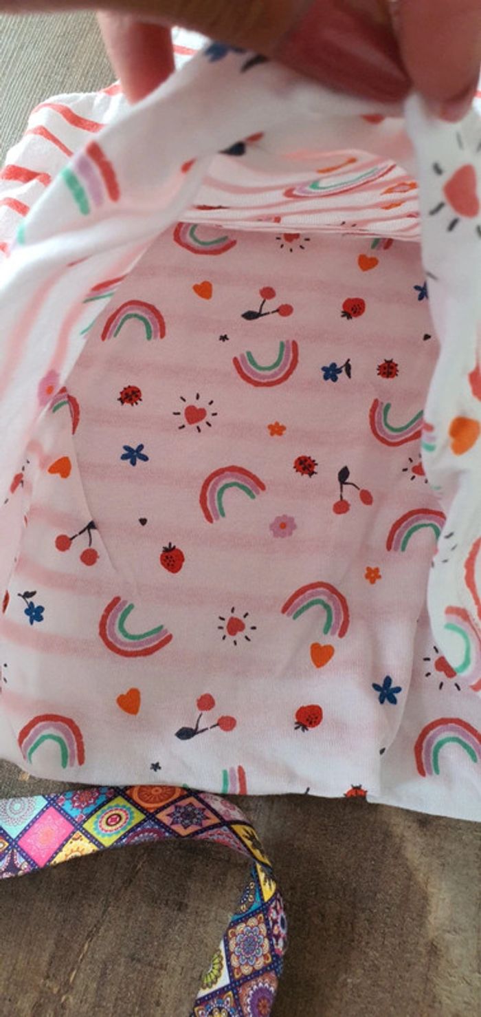 T-shirt dpam 24 mois en très bon état - photo numéro 3