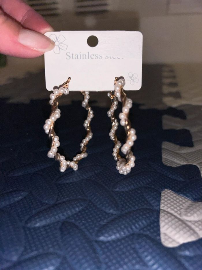 Boucles d’oreilles, créoles perles blanches - photo numéro 3