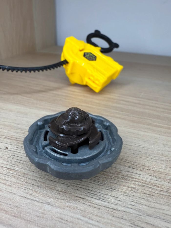 Toupie beyblade métal fusion Rock scorpio - photo numéro 3