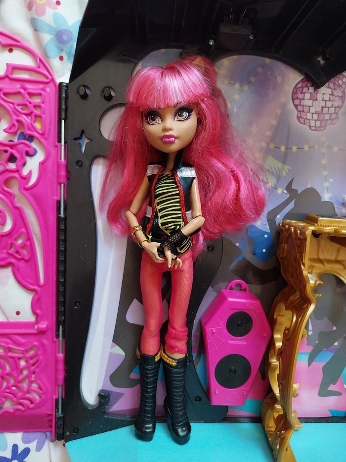 Monster High 13 Wishes Souhaits Room Party Discothèque et poupée Howleen Wolf - photo numéro 3