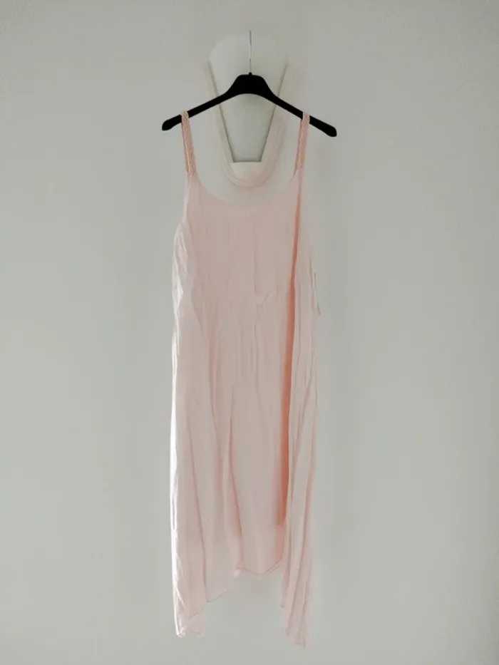 Robe d'été mi-longue à bretelles rose clair