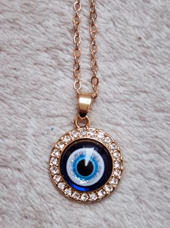 Superbe collier oeil bleu matiasma de protection doré