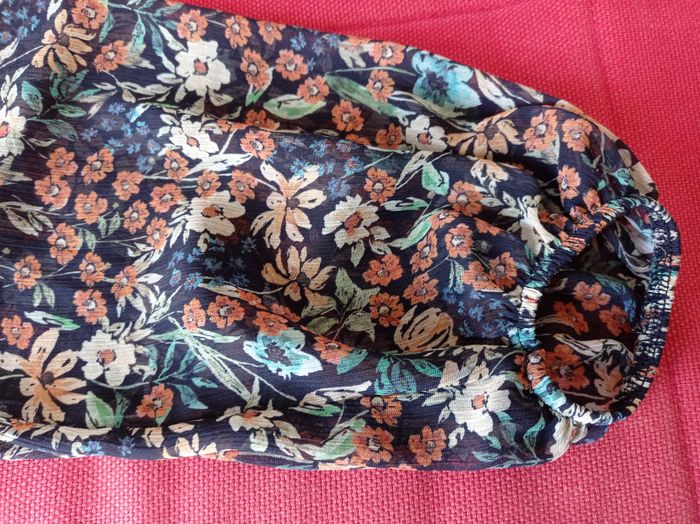 BLOUSE Fleurie STRADIVARIUS. - photo numéro 5