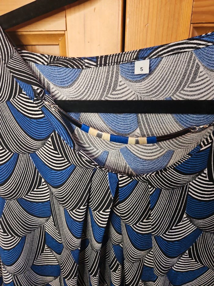 Belle tunique taille 5 - photo numéro 3