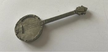 Instrument de musique banjo en étain signé Baches des étains du prince