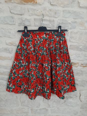 Jupe fleurie rouge "Shein" taille M (38) en très bon etat
