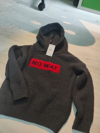 Pull neuf taille 6 ans
