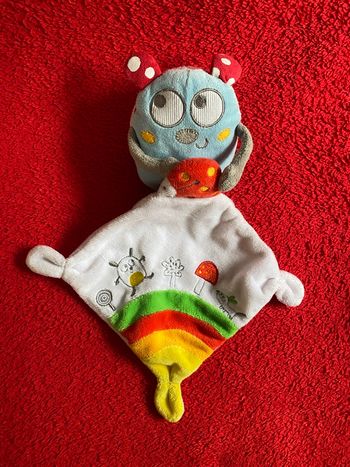 Pommette doudou coccinelle rouge pois mouchoir  bleu blanc mouchoir arc en ciel 