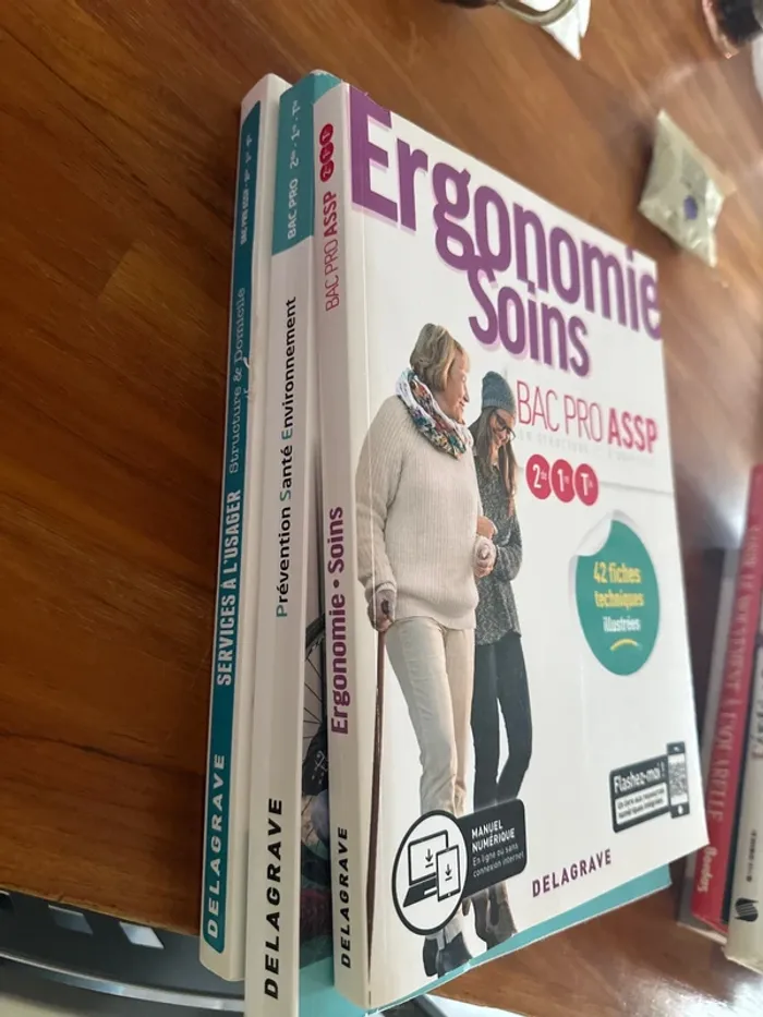 Lot de livres bac pro ASSP