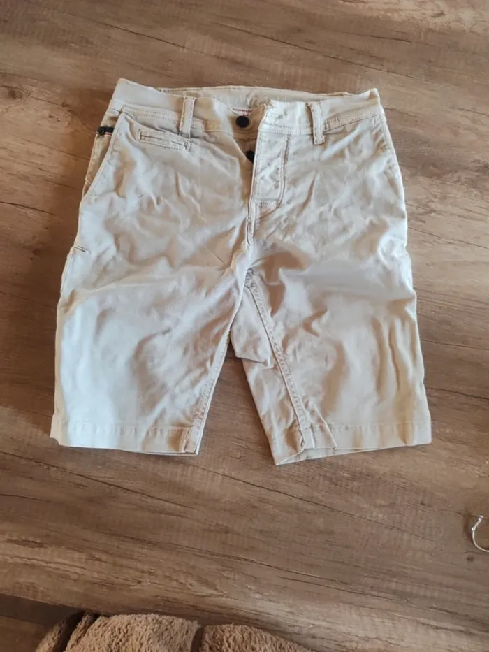 Bermuda chino