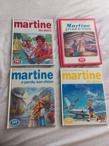 Lot de 4 livres Martine, prend son train,au parc,en avion,a perdu son chien