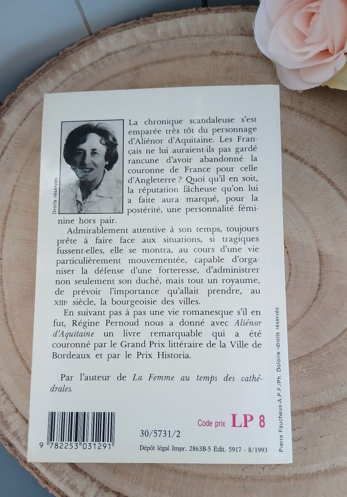 Alienor d'Aquitaine de Regine Pernoud - photo numéro 2