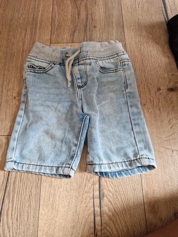 Short jeans