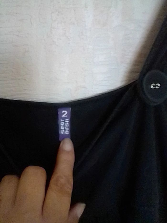 Haut/ t shirt taille 2 - photo numéro 2