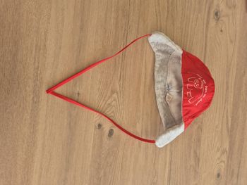 Bonnet avec ficelles