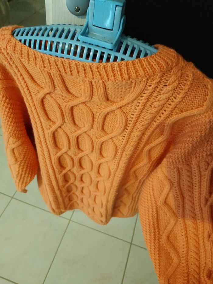 Pull corail orange fait main en laine Bergère de France  à torsades 38/40 - photo numéro 2