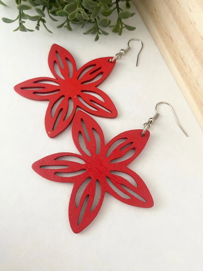 Superbes boucles d’oreilles pendantes bois rouges - photo numéro 2