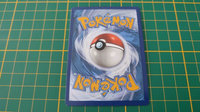 151/203 Carte Pokémon Badge Lune et Soleil peu co reverse Epée Bouclier EB07 Evolution Céleste #B10 - photo numéro 2