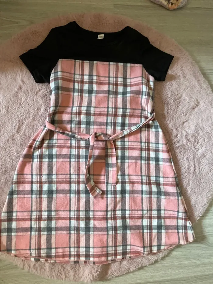 Robe rose et noir à carreaux