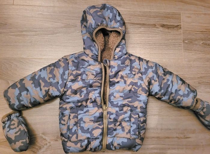 Doudoune à capuche avec gants 6 mois