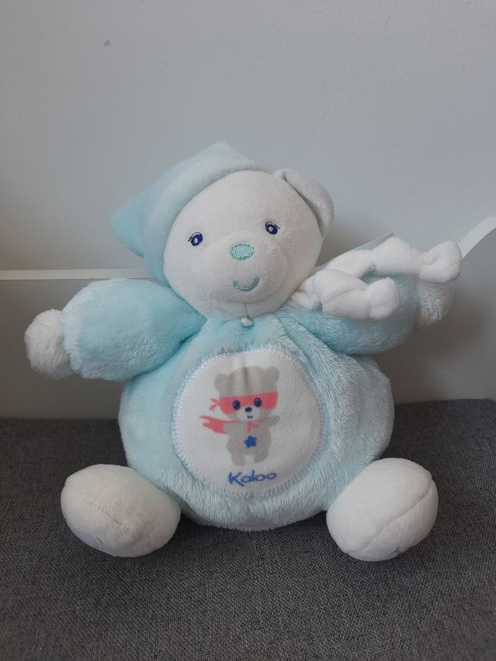 Peluche / doudou Kaloo ourson blanc et bleu