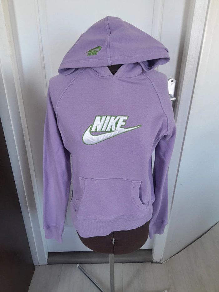 Très beau sweat Nike brodé pièce rare taille xs ou s ou m