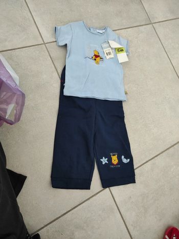 Ensemble tee shirt et pantalon. 23 mois disney Winnie l'ourson neuf