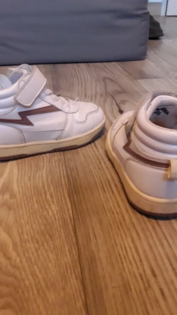 Chaussures blanches et marron taille 26 fermeture éclair scratch chaussures montantes - photo numéro 3
