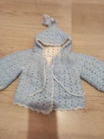 Gilet neuf fait main en laine tricoté