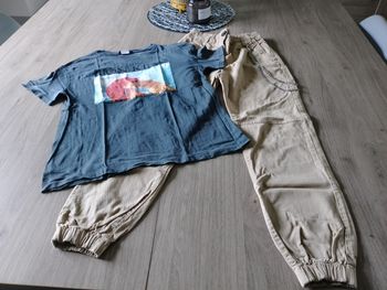 Pantalon cargo et tee shirt Bershka