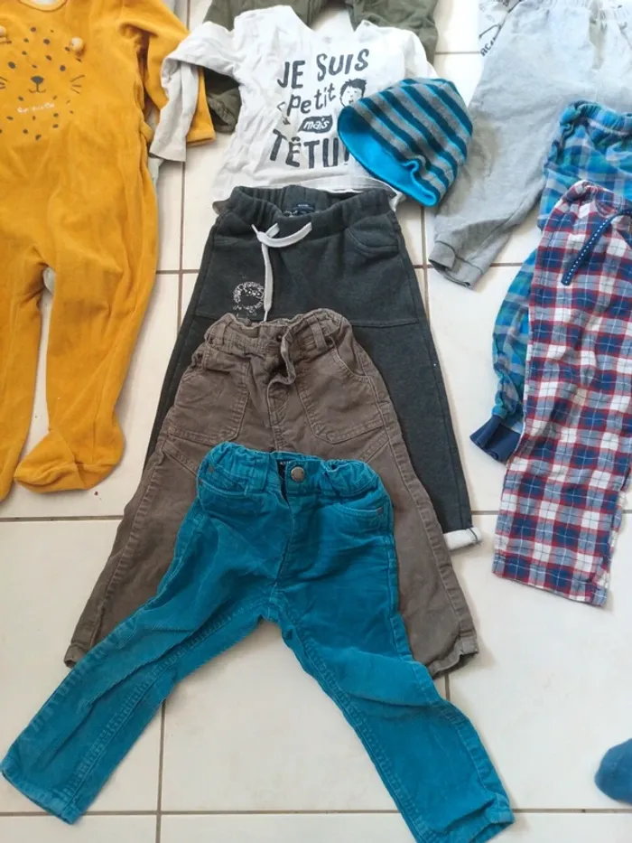 Lot 17 vêtements garçon 24 mois - photo numéro 3