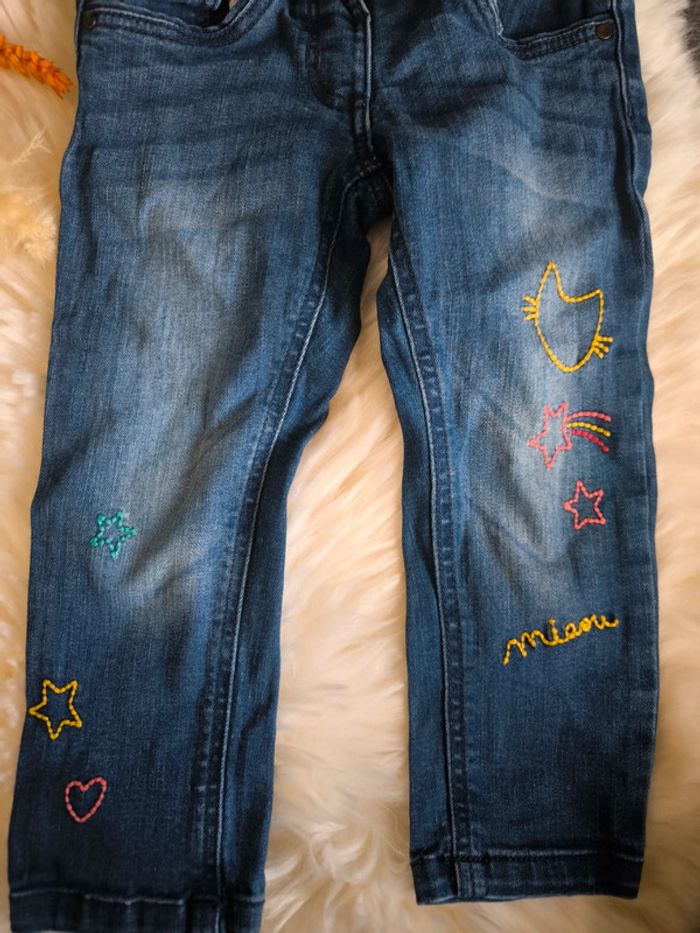 💙 Magnifique jean brodé motifs Bout'chou en 24 mois 💙 - photo numéro 2