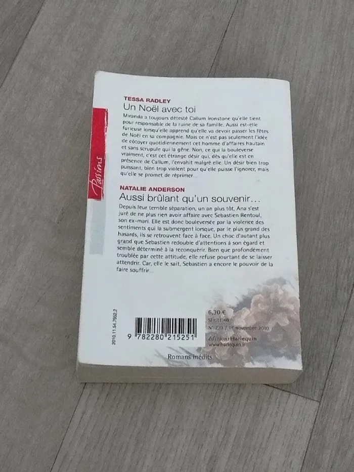 2en1 romans inédits Un noël avec toi et Aussi brûlant qu'un souvenir - photo numéro 10