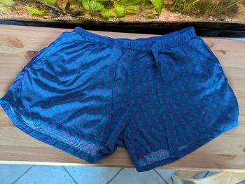 Joli short violet In extenso taille L motifs bleu turquoise
