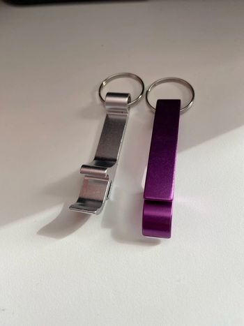 Lot de 2 porte clés ouvre bouteille bières ..