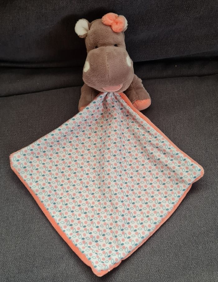 Doudou peluche Hippopotame Zoé avec mouchoir saumon - Feuilles - Baby Nat