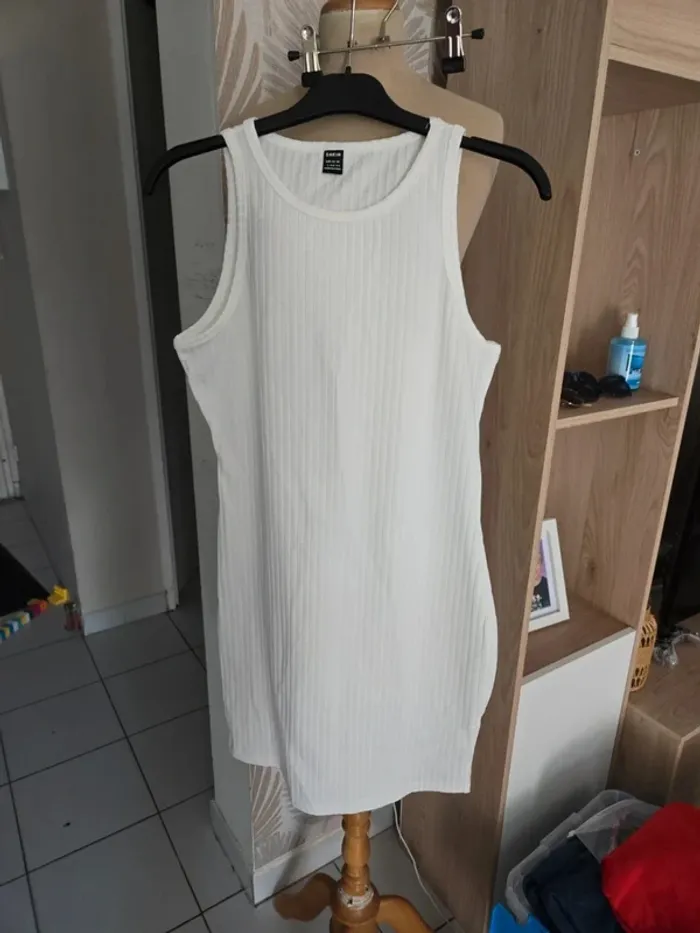 Robe moulante blanche neuve L