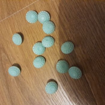 Lot de 12 boutons vintage vert clair