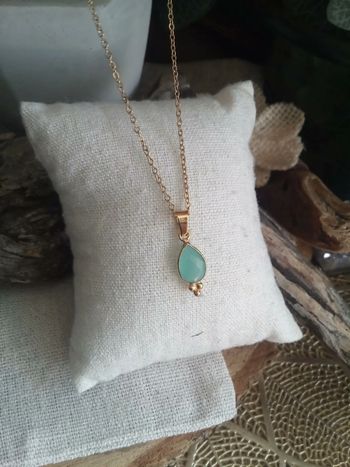 Collier pendentif en pierre naturelle d'Aqua calcedoine