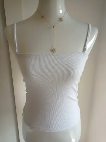 Haut court crop top avec bretelles et possible de le porter sans bretelles blanc côtelé T.S Pimkie