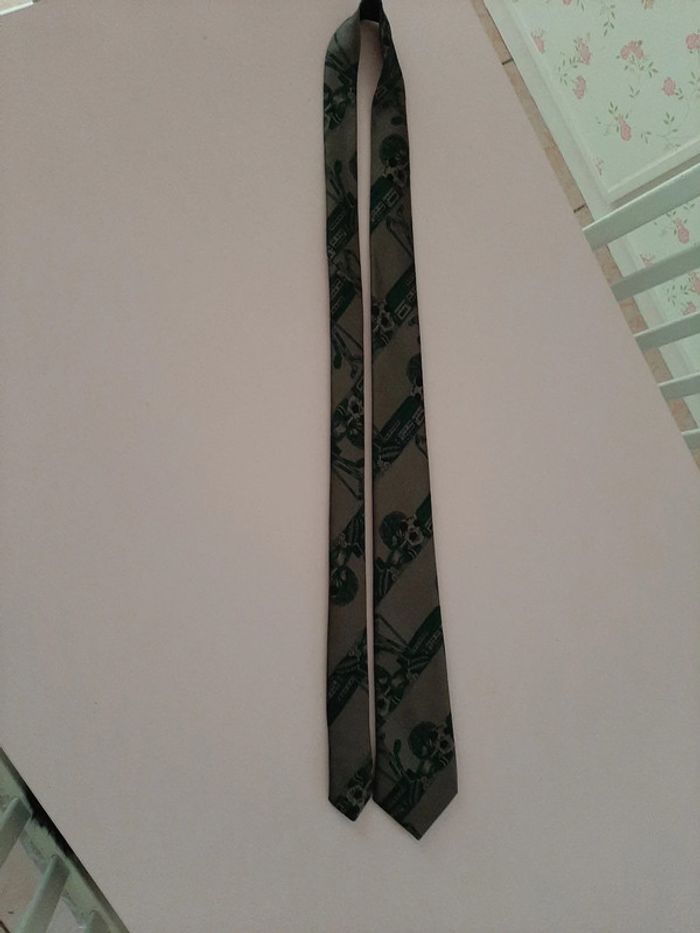 Cravate vert foncé sports